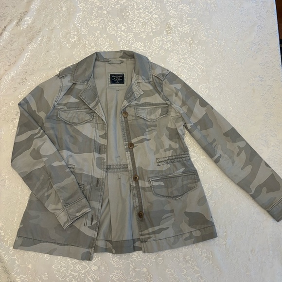 Abercrombie & Fitch Jackets & Blazers - Abercrombie & Fitch Gray Camouflage Lightweight Jacket